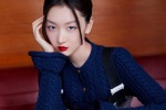 Zhou Dongyu's charming and sexy photos in slit long skirt
