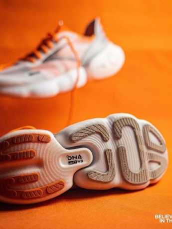 BrooksNFN跑鞋多角度展示