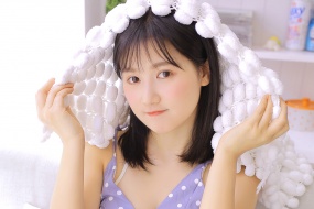 嬌羞可愛美女手機壁紙