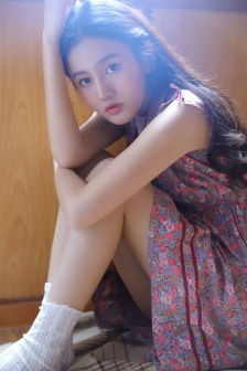 阁楼少女长腿撩人诱惑写真