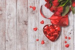Chinese Valentine's Day romantic gift material picture desktop wallpaper