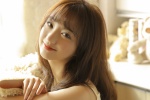 Literary girl elegant temperament photo desktop wallpaper