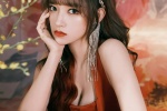 Cheng Xiao's sexy and charming photo in red short skirt