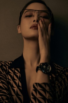 辛芷蕾深V造型魅惑性感写真