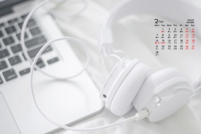 February 2022 fresh and simple desktop calendar wallpaper