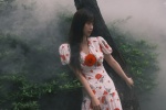 Yu Shuxin's retro sexy photo in red rose dress