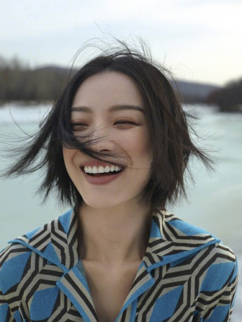 Ni Ni's latest magazine cover photo pictures