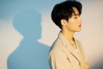 Dong Sicheng's handsome photos with light and shadow