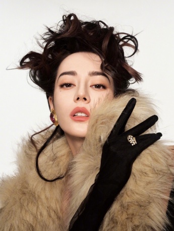 迪麗熱巴摩登性感冬日寫真圖片