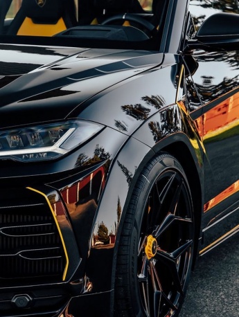 兰博基尼Urus黑色炫酷手机壁纸