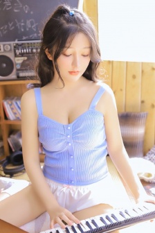 Sexy photo of plump sling beauty with fair skin