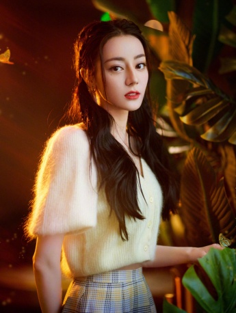 迪麗熱巴央視五四晚會性感圖片