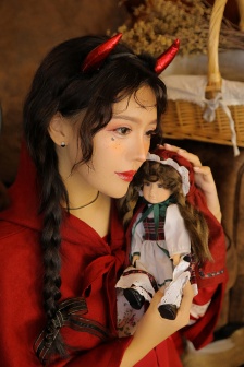 Beautiful dress girl Halloween photo mobile wallpaper