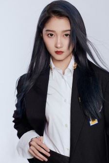 Guan Xiaotong sexy photo pictures in suit and short skirt