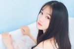 Temperamental long-haired beauty wet and seductive photo in bathtub