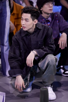 Handsome pictures of Liu Xianhua's first battle on this street