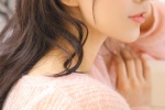 粉色毛衣美女性感写真手机壁纸