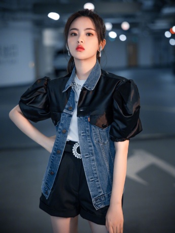 Yang Chaoyue's cool fashion photo with cowboy style