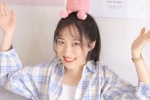 电子琴美女写真手机壁纸