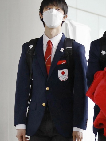 Yuzuru Hanyu’s beautiful street photos at Japan’s airport