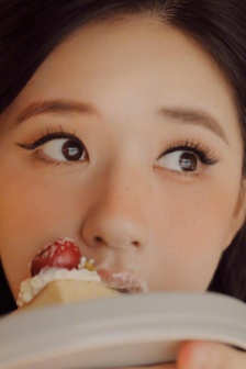 赵露思复古学院风手机壁纸