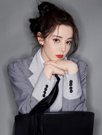 美女迪麗熱巴學院制服寫真圖片