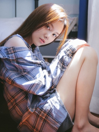 Harajuku style beauty off-shoulder suspender sexy shirt photo