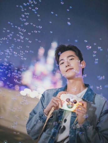 Yang Yang Disney dreamy handsome photo pictures