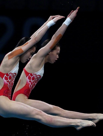 张家齐陈芋汐高清图片