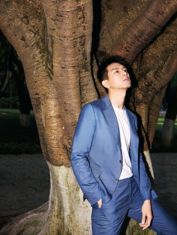 Li Xian handsome pictures and photos in blue suit