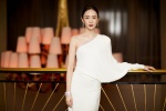 Tong Yao's elegant and sexy photo in off-shoulder white dress