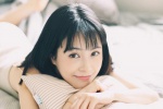 露肩短发美女治愈系私房写真照