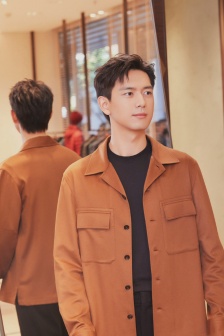 李现金属框眼镜帅气活动照图片