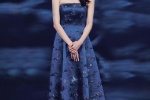 Zhang Xiaofei's charming and sexy photo in blue tube top dress