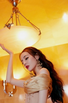 美女明星迪麗熱巴手機壁紙