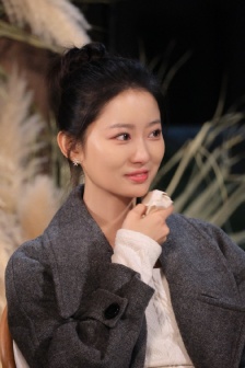 Lu Ying《Spring Delays Departure》Pictures