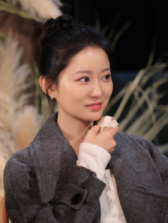 Lu Ying《Spring Delays Departure》Pictures