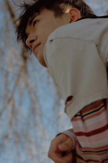 Idol Yi Yang Qianxi handsome mobile wallpaper