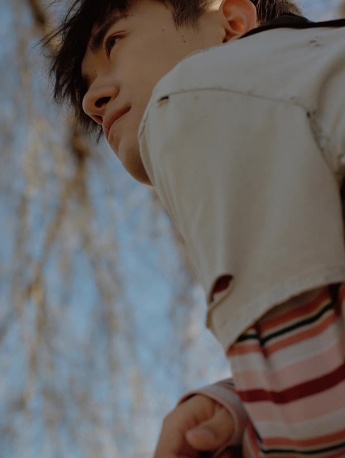 Idol Yi Yang Qianxi handsome mobile wallpaper