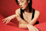 Wan Qian red light and shadow fashion magazine photo