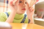 酪梨女孩休閒背帶褲性感迷人寫真