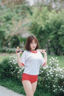 户外运动美女制服美腿性感写真