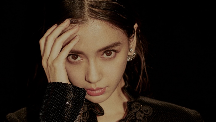 Charming actress Angelababy desktop wallpaper pictures