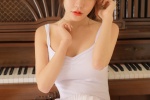 性感舞蹈美女老師白絲美腿寫真