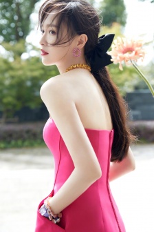 唐嫣粉红抹胸裙性感写真