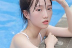 泳池邊泳衣美女性感養眼寫真