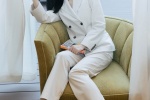 Jing Tian’s intellectual and sexy photo in beige suit