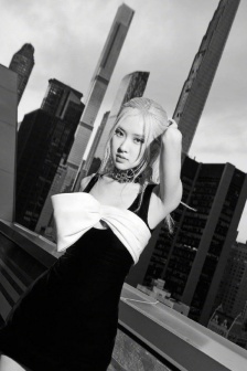 ROSÉ social ins update activity chart