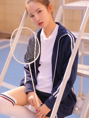 网球少女白丝制服诱惑性感户外写真