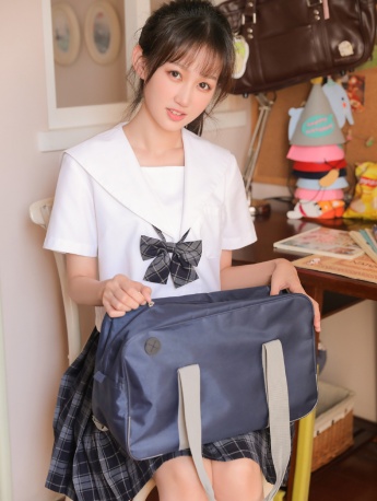 Pictures and photos of youthful and beautiful schoolgirls